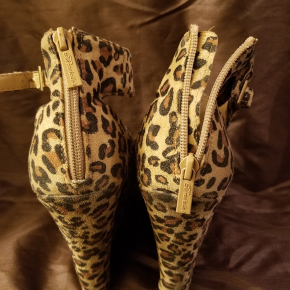 Shoes - Picture 2 of 3